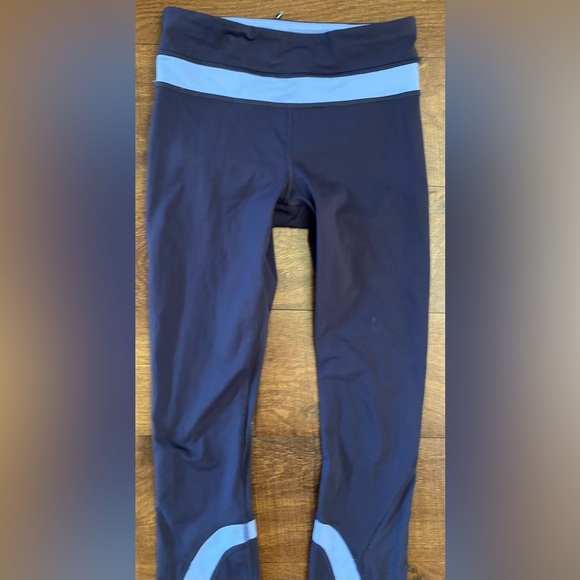 Lululemon women’s Run: Inspire Crop II leggings Sz 2 - Picture 13 of 15